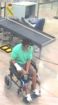 La Guardia Civil encuentra casi 2.000 gramos de cocaína a un hombre que iba en silla de ruedas