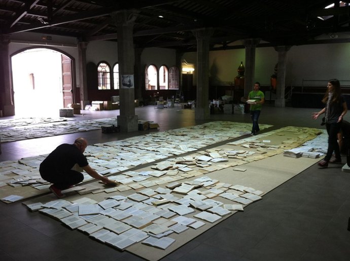 Jorge Rodríguez-Gerdsa pinta un retrato gigante de Salvador Espriu