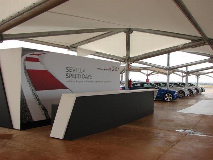 Terraza instalada en el parking del aeropuerto de Sevilla