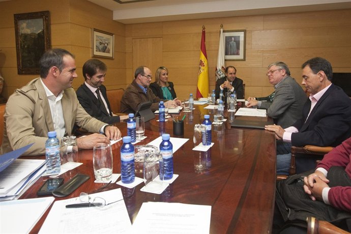 Diego con los representantes de las cofradías de pescadores