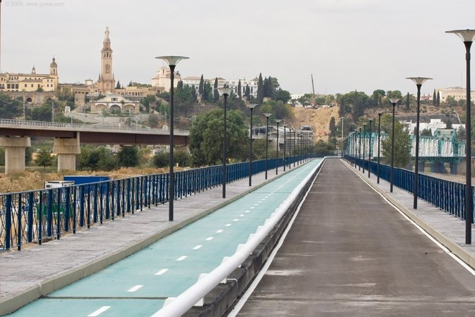 Carril bici del puente metálico de San Juan