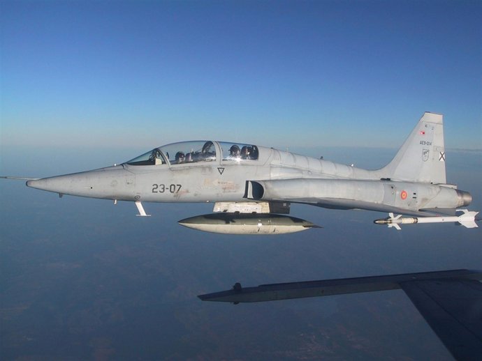 Recurso de un F-5 durante un vuelo