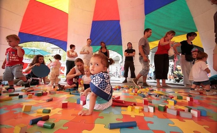 Txikigune, Niños En Área De Juego
