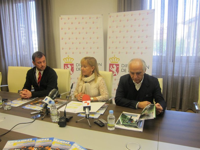 Isabel Carrasco, presenta el especial de León en una revista especializada