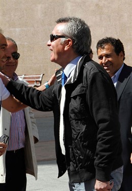 José Ortega Cano disfrutando de la feria de San Isidro.