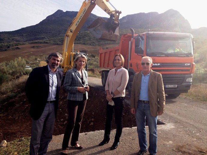 Mena, Caracuel y García-Agua visitan las carreteras afectadas por el temporal