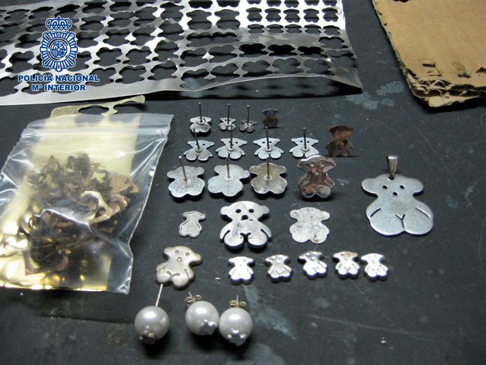 Desmantelan red de imitacion Tous