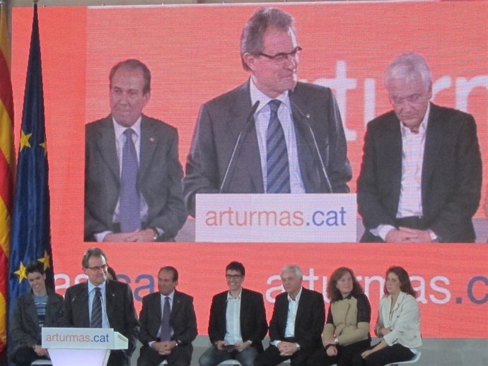 El pte.A.Mas, el periodista J.Molinero, el conseller F.Mascarell, M.Angels Olano