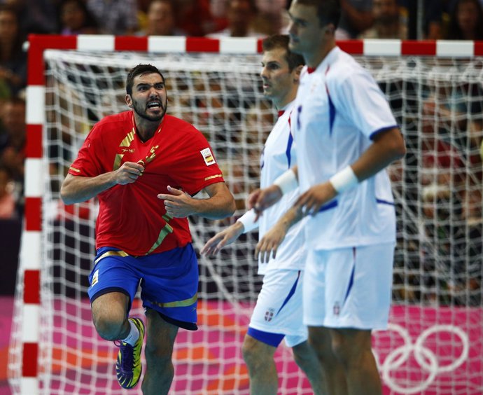 España vence a Serbia en el debut de Londres