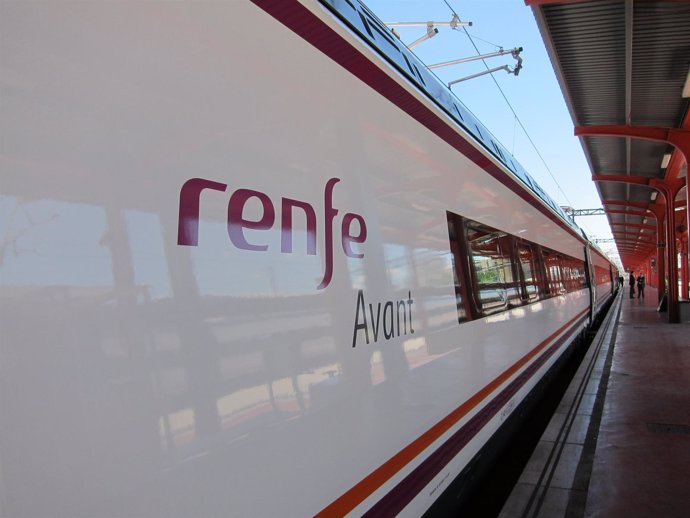 Exterior De Un Tren AVANT 114 De Renfe