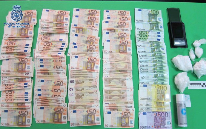 Material incautado en la intervención de la Policía Nacional