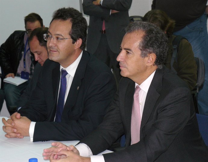 Ossorio, esta mañana, en su visita a Roche junto al alcalde Jesús Gómez