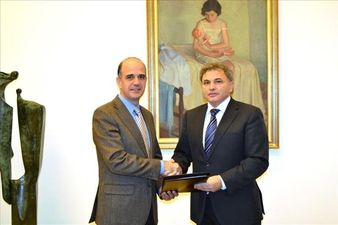 Alberto Catalán y Pedro González, tras la firma del convenio