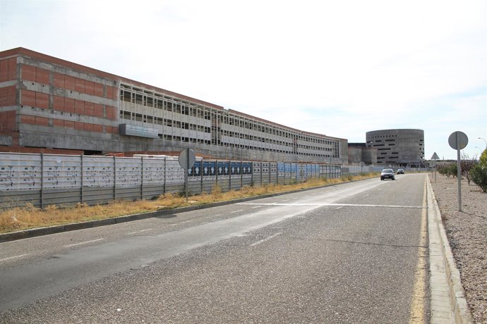 Construcciones paradas, hospital del polígono, crisis y hospitales