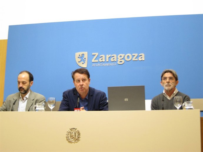 Jorge Pardo, Jerónimo Blasco y Teófilo Martín presentando el Museo de Origami