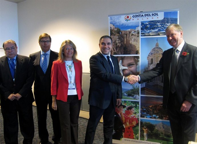 Elías Bendodo y el presidente de ABTA, John McEwan