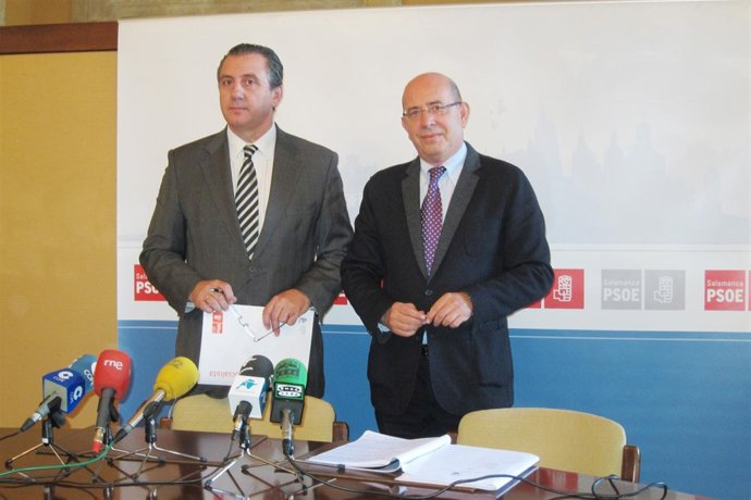 Los ediles Toribio Plaza y Arturo Ferreras en el Ayuntamiento de Salamanca