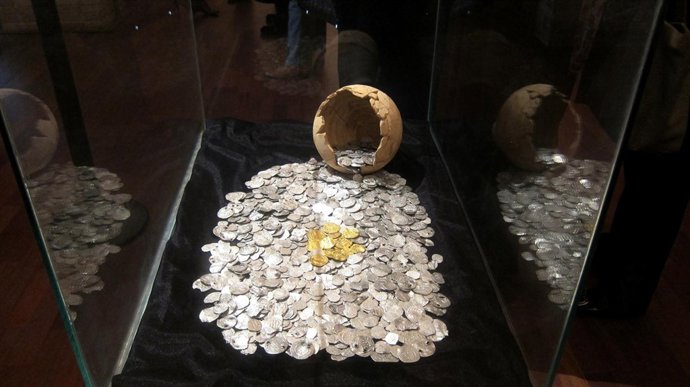 Monedas Árabes Encontradas En La Avenida Constitución 