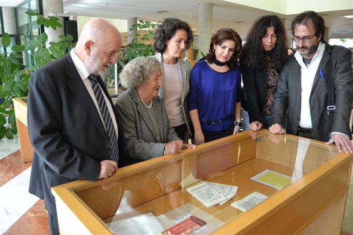 Visita de la exposición de obras de Manuel Siles