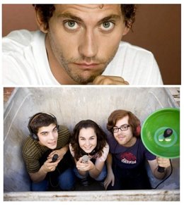 Pablo Carrasco entrega el Premio RTVA a la Trayectoria Profesional a Paco León