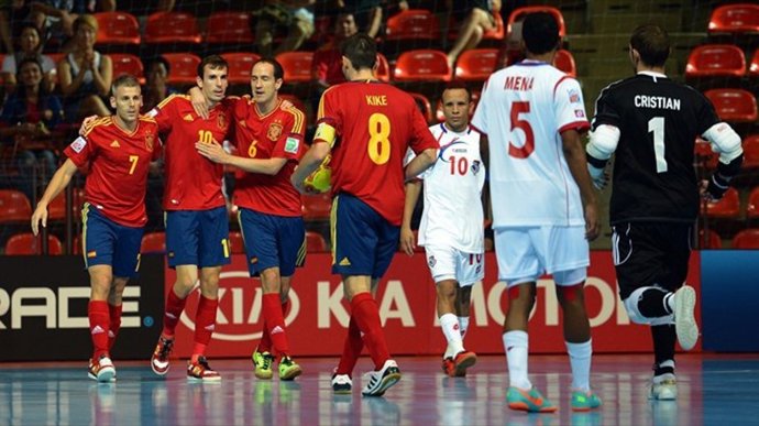 Miguelín, Borja. Álvaro, Kike en el España - Panamá del Mundial fútbol sala