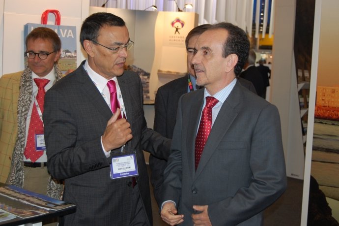 El presidente del Patronato Provincial de Turismo, junto al consejero de Turismo