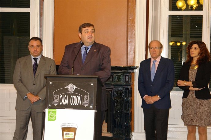 El rector de la Universidad de Huelva, Francisco José Martínez. 