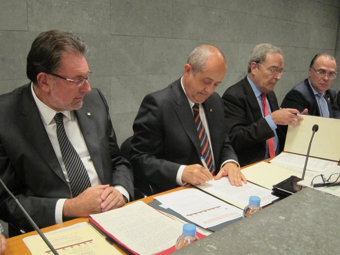 Consellers F.Puig y J.L.Cleries, J.Lanaspa (Fund.Caixa) J.Torramadé (Dip.Girona)