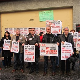 Pegada de carteles por parte de representantes de los principales sindicatos