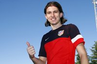 Fútbol.- Filipe Luis: "Este es un grupo ambicioso con ganas de estar ahí arriba"