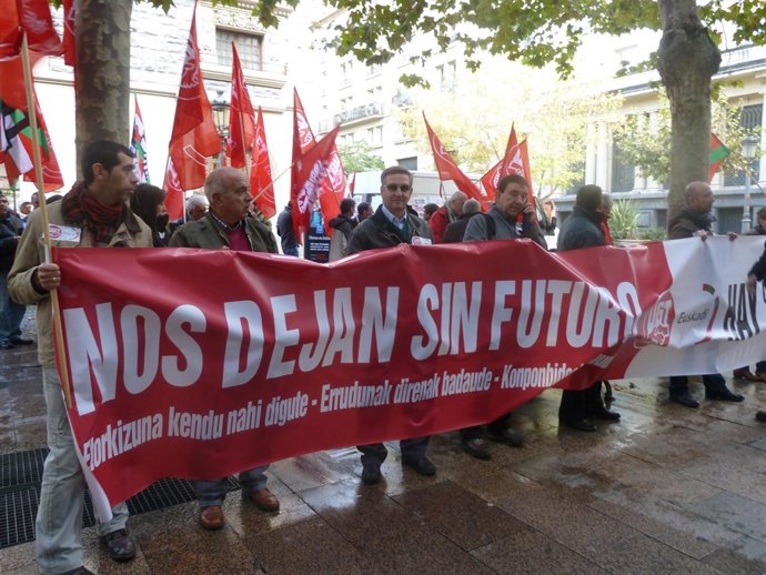 Dámaso Casado al frente de una manifestación de UGT-Euskadi.