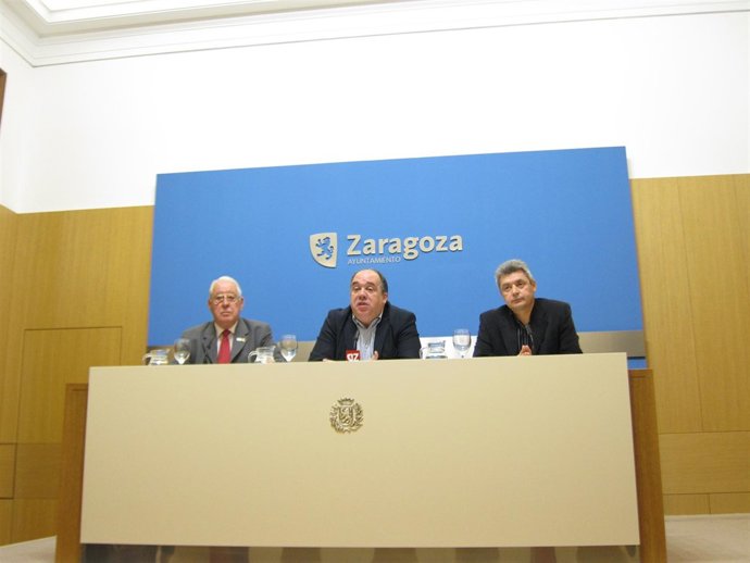 Méndez, Fernández y Chivite en la presentación de la XV Carrera de la Mujer