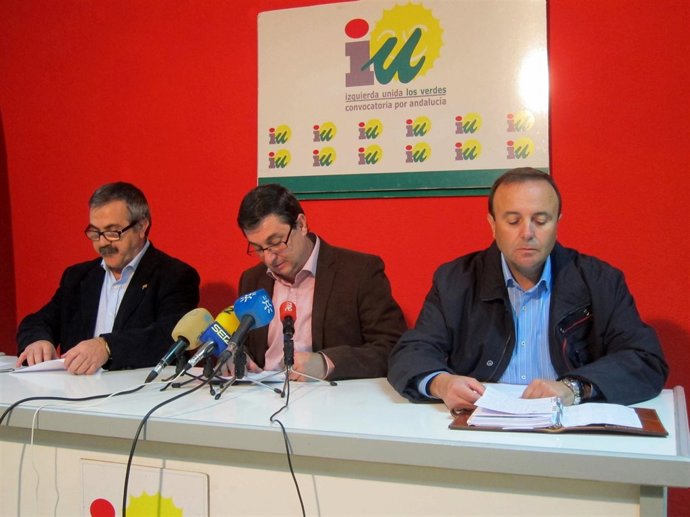 Luis Segura, José Luis Centella y Juan Serrano en rueda de prensa.