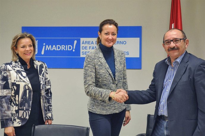 La delegada de Familia tras la firma del convenio