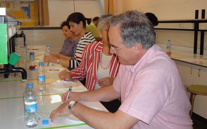 Prueba Sensorial De Preferencia Por Consumidores, En Laboratorios Del CEU-UCH