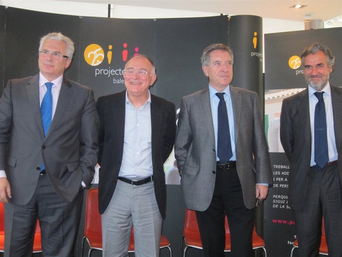 Baltasar Garzón junto a Gabilondo 