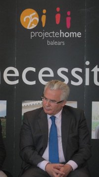 Garzón insta a los jueces a "no proteger a los reptiles depredadores que son los bancos"