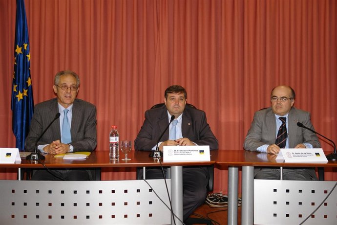 El rector de la Universidad de Huelva, Francisco J. Martínez.