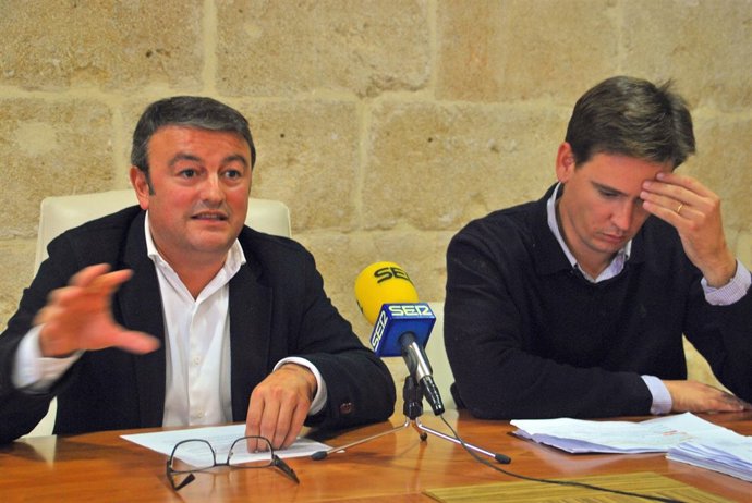 José Chulvi, (izq.) y Óscar Antón, en rueda de prensa