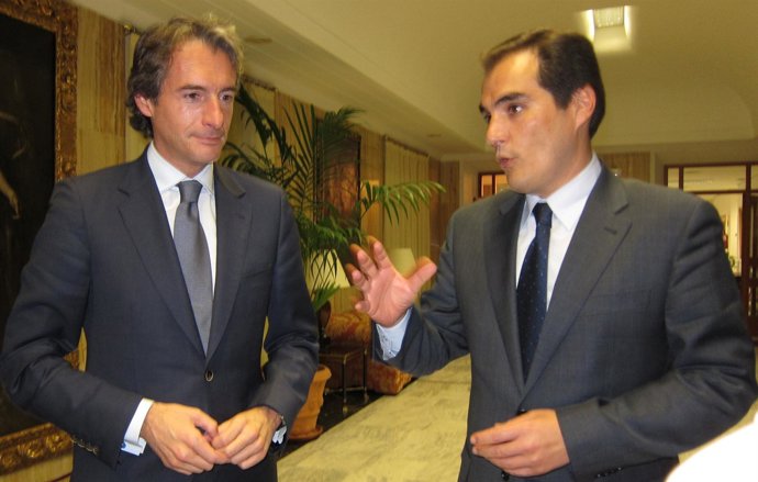 Iñigo de la Serna y José Antonio Nieto en el Ayuntamiento de Córdoba