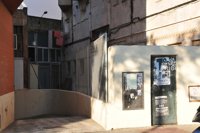 Una de las ventanas que dan acceso al depósito de droga ha estado "blindada" por un palo de fregona, según el SUP