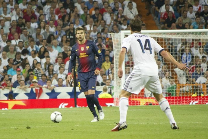 Gerad Piqué Barcelona  Sergio Ramos Real Madrid Supercopa 