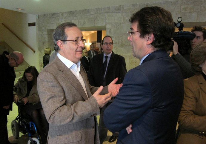 El actor José Antonio Sayagués junto a Fernández Mañueco