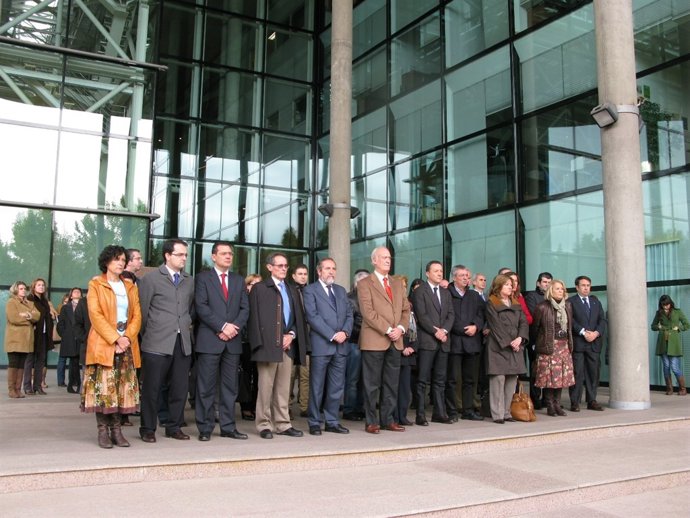 Minuto de silencio en la Asamblea de Madrid