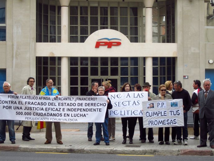 Protesta De Afectados Por Fórum Filatélico Y Afinsa Frente A La Sede Del PPCV