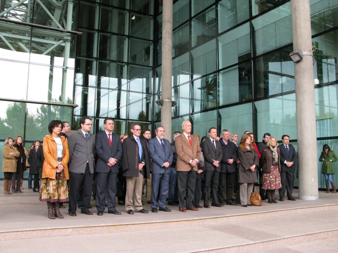 Minuto de silencio en la Asamblea de Madrid