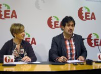 Urizar (EA) dice que ETA no va a entregar las armas en Comisaría e insiste en que el proceso debe terminar "con acuerdo"