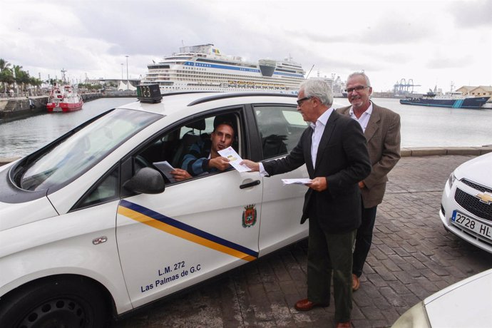 Cruceros y taxis que realizan rutas a turistas por Las Palmas de Gran Canaria