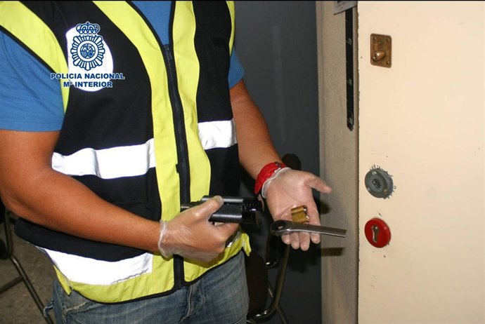 Imagen puerta saqueada