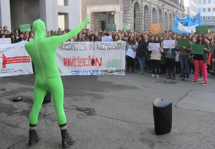 Superpública se dirige a los asistentes al a concentración.